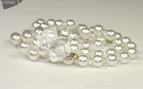 Image of engagement rings and pearls