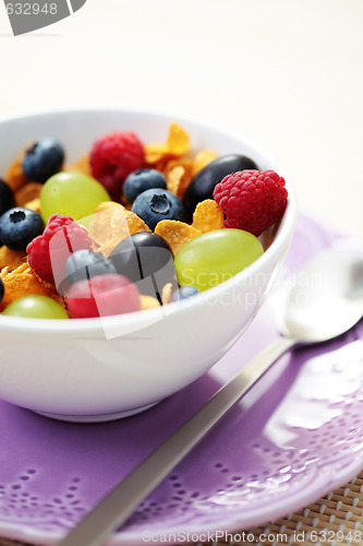 Image of corn flakes with fruits