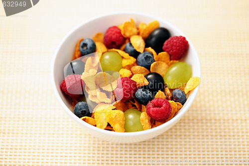 Image of corn flakes with fruits