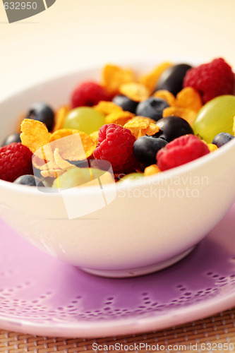 Image of corn flakes with fruits