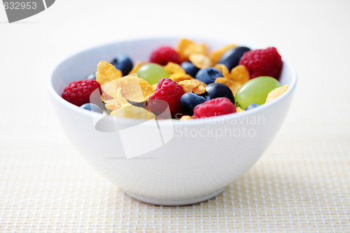 Image of corn flakes with fruits