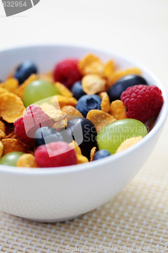 Image of corn flakes with fruits