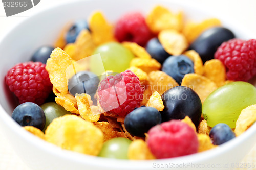 Image of corn flakes with fruits