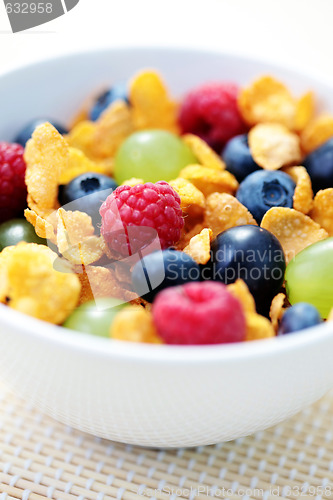 Image of corn flakes with fruits