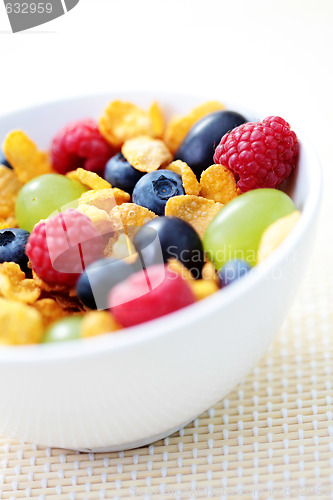 Image of corn flakes with fruits