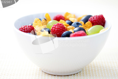 Image of corn flakes with fruits