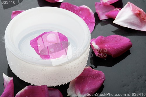 Image of Pink flower petal and water bowl decoration.