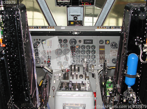 Image of aeroplane cockpit