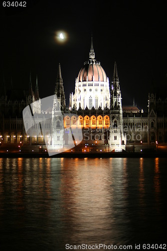 Image of Hungarian Parliament by night