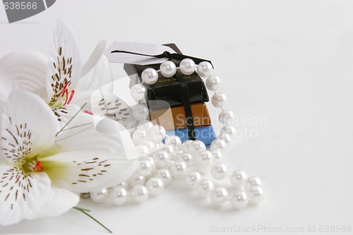 Image of chocs and flowers with pearls