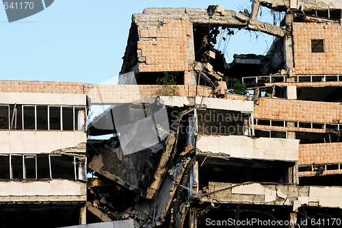 Image of Earthquake building