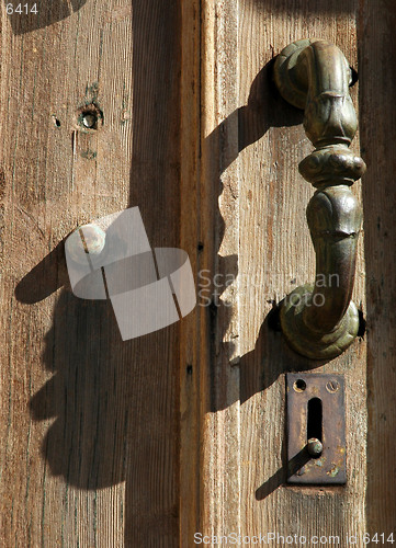 Image of An old door handle