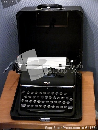 Image of old fashion typewriter