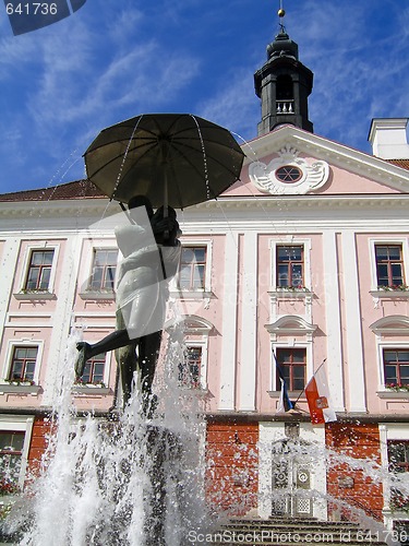 Image of Tartu town hall and kissing students fountain