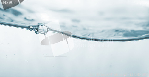 Image of wave and bubbles