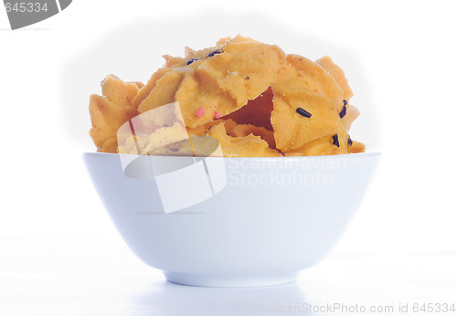 Image of Small, white bowl with cookies