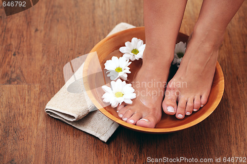 Image of relaxing bath with flowers