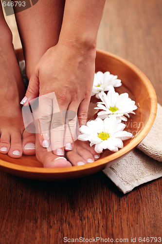 Image of relaxing bath with flowers