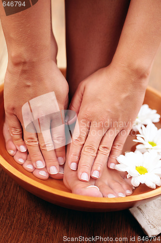 Image of relaxing bath with flowers
