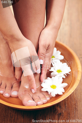 Image of relaxing bath with flowers