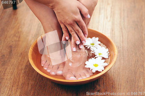 Image of relaxing bath with flowers