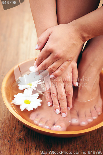 Image of relaxing bath with flowers