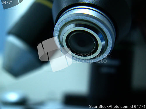 Image of micoscope lens from microscope used in medical laboratory