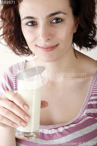 Image of Young people eating milk with cereals