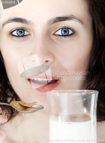 Image of Young people eating milk with cereals