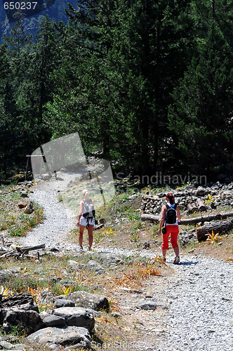 Image of Two girls hiking the Samaria gorge