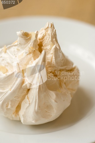 Image of meringue cookie