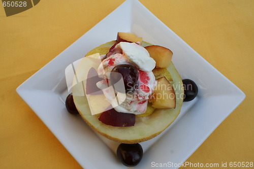 Image of Galia melon with fruits inside