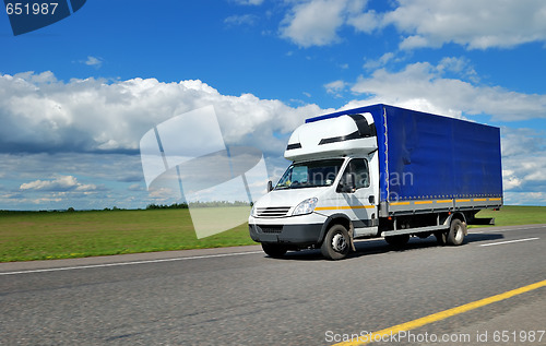 Image of Delivery minitruck with white cabin and blue trailer