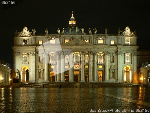 Image of Saint Peter´s basilica - night