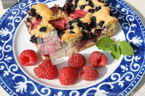 Image of Cake and raspberries.