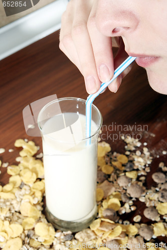 Image of Young people eating milk with cereals