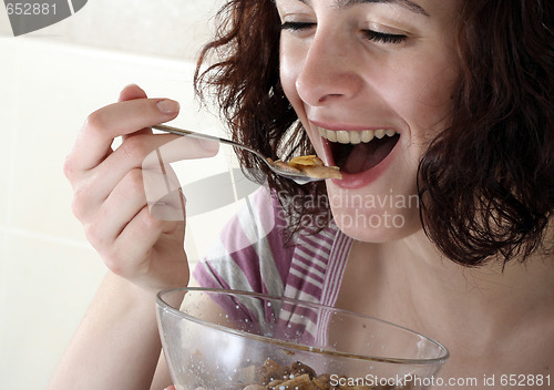 Image of Young people eating milk with cereals