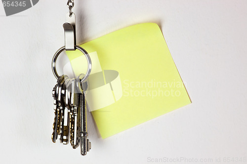 Image of Bunch of keys with sticky note