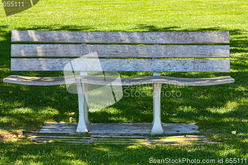 Image of bench in the park 