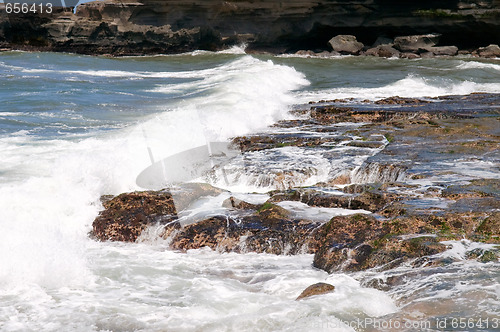 Image of Wave crashing on the rocks