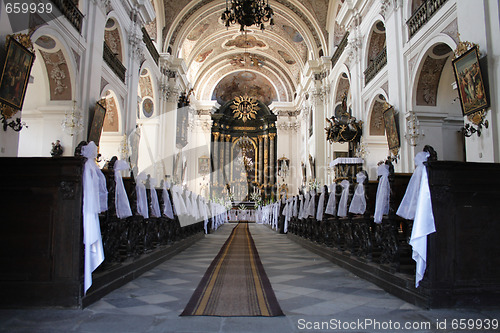 Image of interior of church 