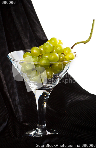 Image of Green grapes in glass