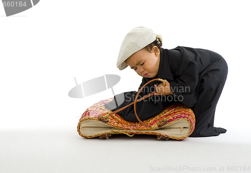 Image of preschooler with huge shirt, bag and hat