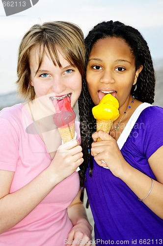 Image of Girls having ice cream