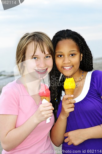 Image of Girls having ice cream