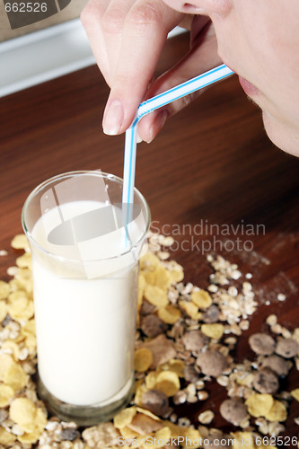 Image of Young people eating milk with cereals