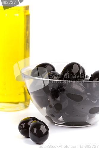 Image of black olives and oil