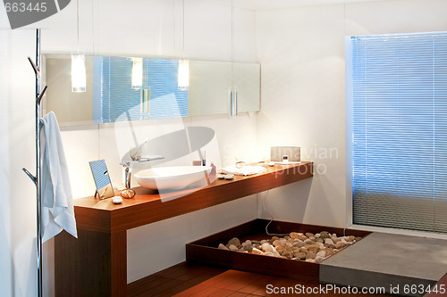 Image of Modern bathroom