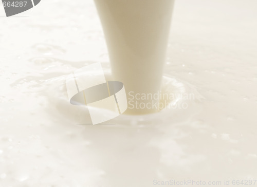 Image of pouring yougurt