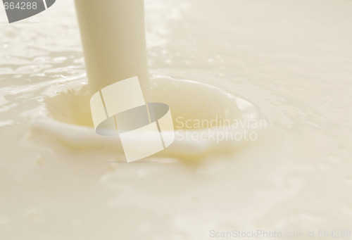 Image of pouring yogurt